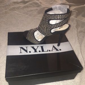 N. Y. L. A Black heels